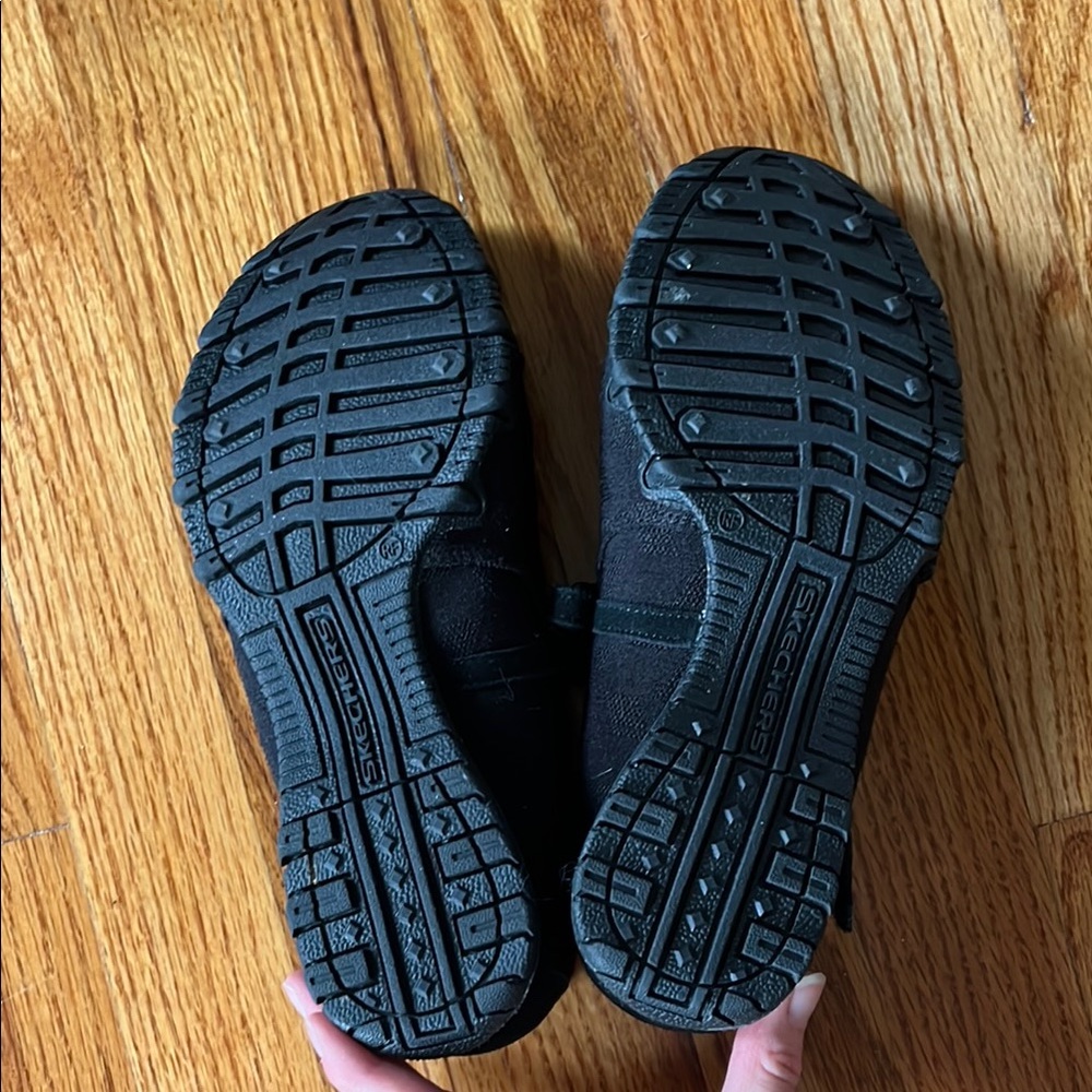 NWOT Skechers 7.5 Women’s Black Dress Shoes with Strap and Rounded Toe - Picture 7 of 8